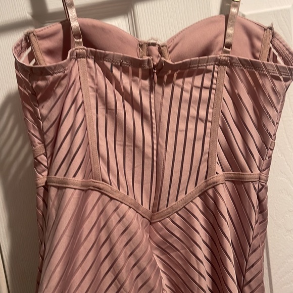 Pink sheer panel dress - Picture 3 of 4